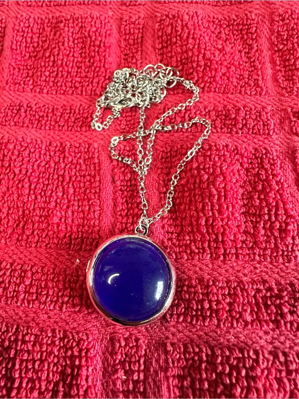 Silver Chain Necklace with Deep Blue Round Pendant locket